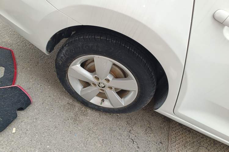 Used Skoda Rapid 2016 1.4L Manual Trend Edition Right Rear Wheel Hub