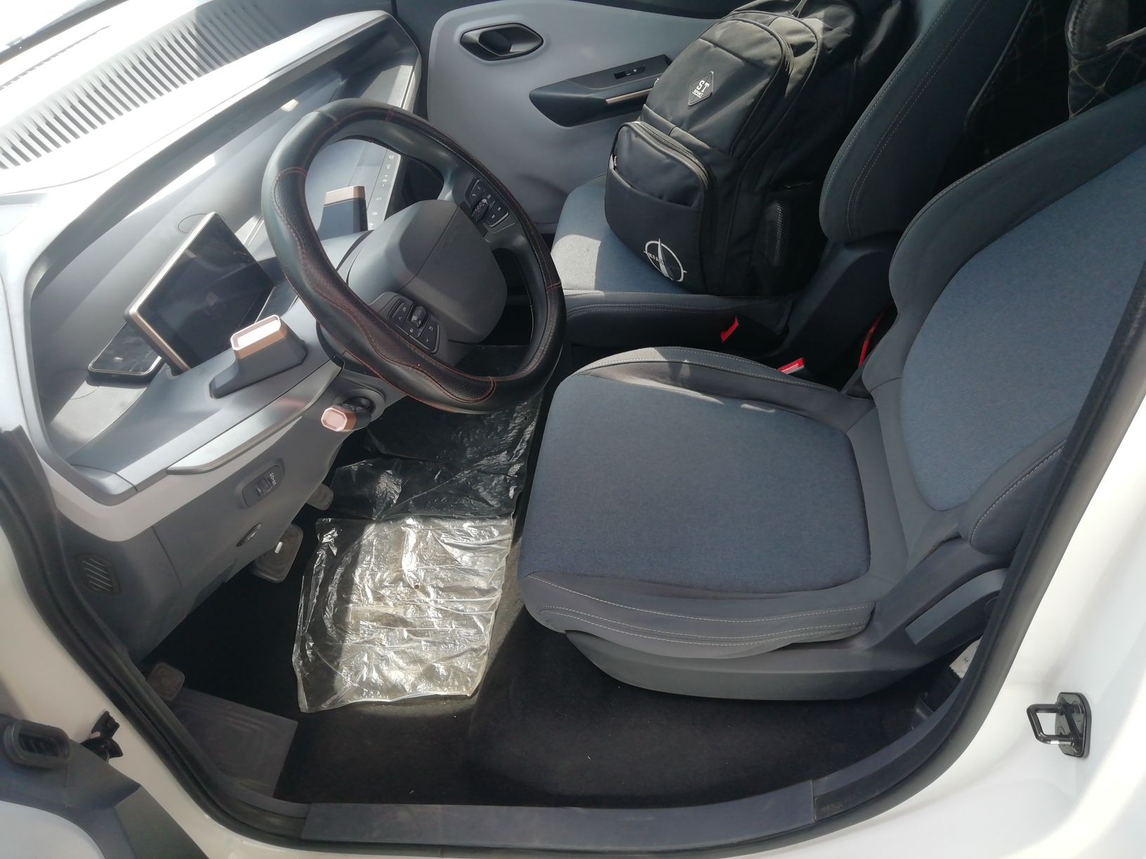 Переднее сиденье в автомобиле