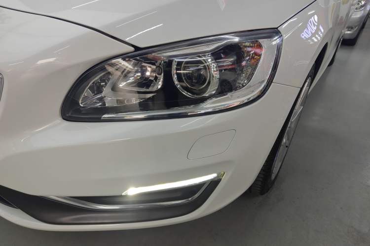 Used Volvo S60 2018 S60L T4 Zhiyuan Edition Left Front Headlight
