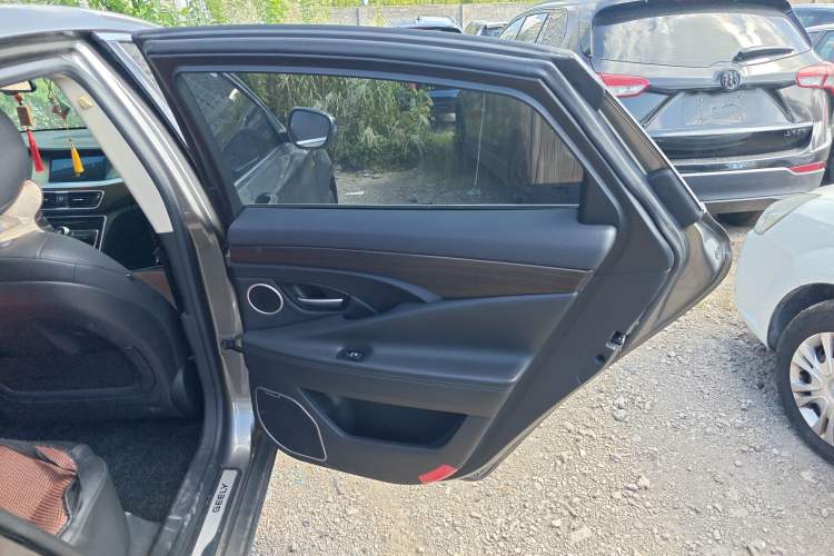 Used Geely Auto Emgrand GT 2017 2.4L Luxury Model Interior 6