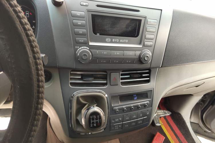 Used BYD M6 2013 2.0L Manual Comfort Edition