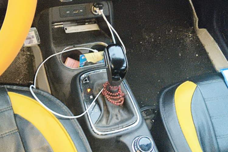 Used Dongfeng Aeolus AX4 2017 1.6L DCT Trendy Style Gear Lever