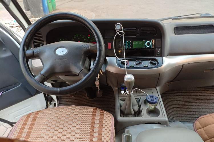 Used Jinbei Hiace 2014 2.0L 5th-Gen Power King Comfort Version V19
