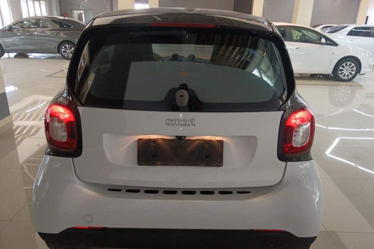 Used smart fortwo 2015 1.0L 52 kW hardtop Dynamic version
