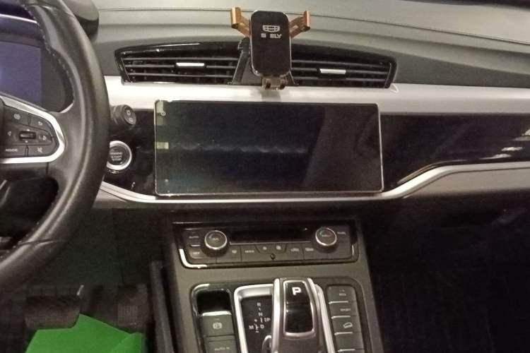 Used Geely Auto Emgrand X7 Sport 2021 Million Edition 1.8TD DCT Two-Wheel Drive Luxury Model Audio And AC Panel