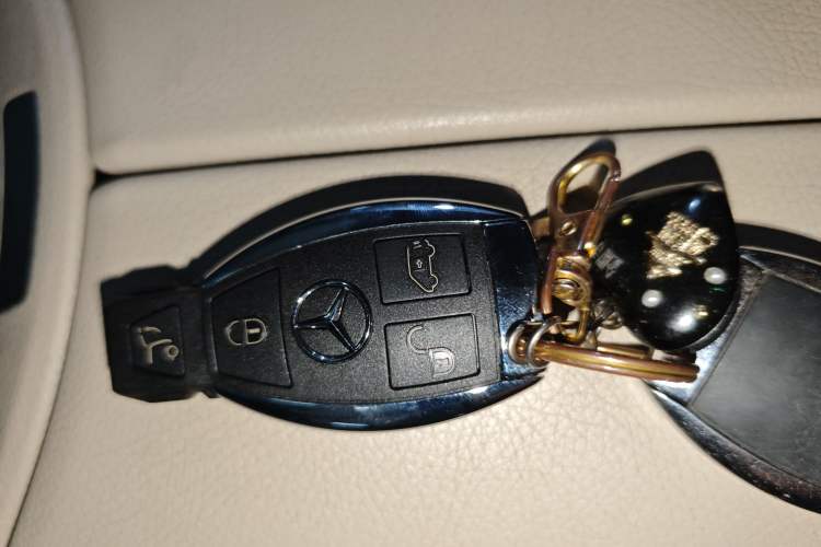 Used Mercedes-Benz V-Class 2021 V 260 Avantgarde Edition Vehicle Key