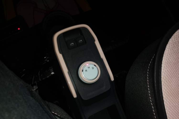 Used Chery QQ Ice Cream 2022 170km Sundae Phosphate Lithium-Ion
