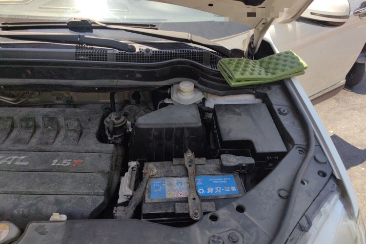Used Haval H6 2015 Sport Edition 1.5T Manual Two-Wheel Drive Elite Model Engine Bay Left