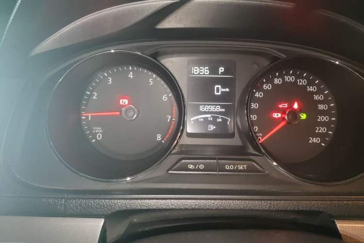 Used Volkswagen Lavida 2015 1.6L Automatic Comfort Edition Instrument Cluster