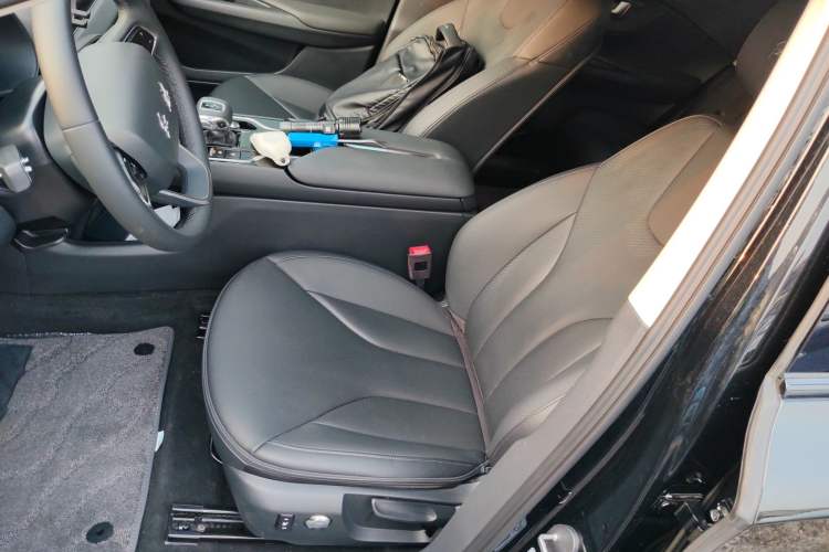 Used Hongqi E-QM5 2023 Base Travel Edition
