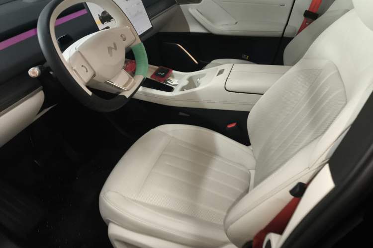 Used ONVO L60 2024 60 kWh Rear-Drive Version
