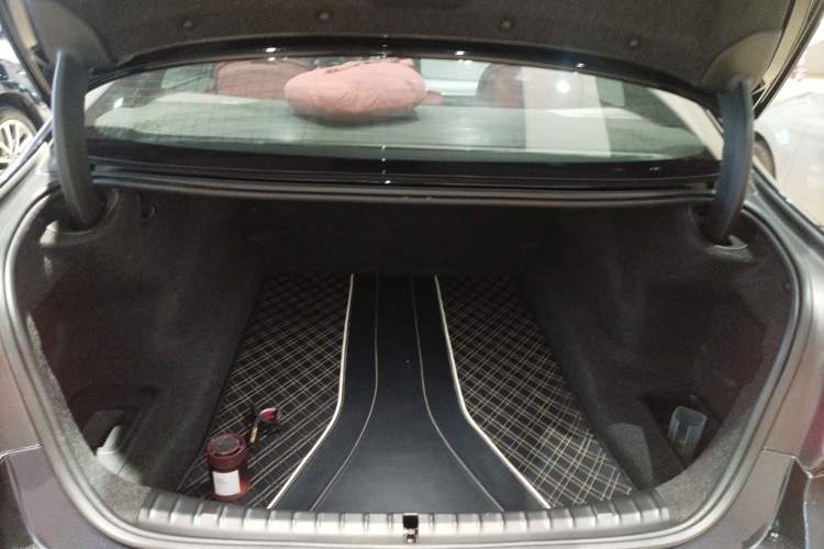 Used BMW 5 Series 2022 Restyled 530Li Luxury Edition M Sport Package Trunk