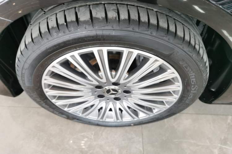 Used Mercedes-Benz E-Class 2020 Restyled E 300 L Exclusive Edition Left Front Wheel Hub