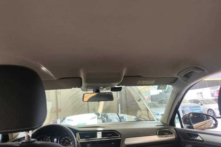 Used Volkswagen Tiguan L 2018 Revised Version 330TSI Automatic Two-Wheel Drive Comfort Edition Headliner