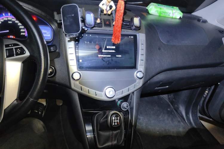 Used BYD S6 2014 2.0L Manual Luxury 7-Seater Audio And AC Panel