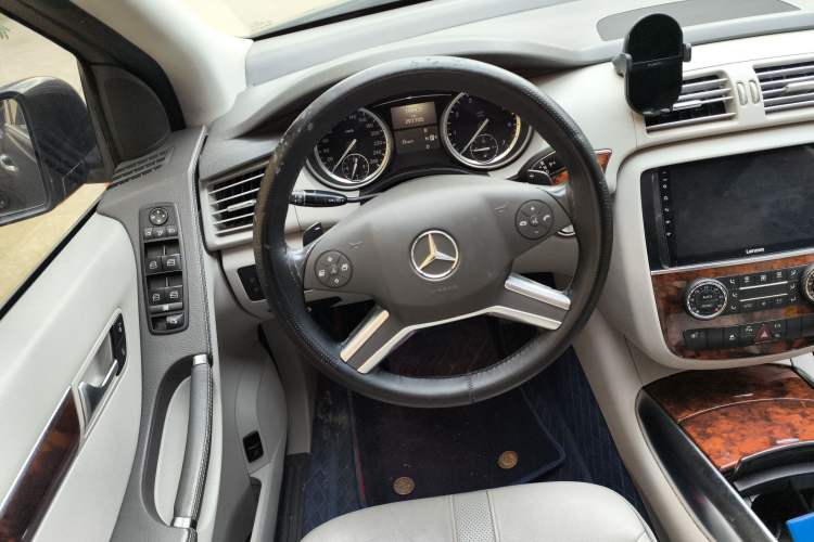 Used Mercedes-Benz R-Class 2010 R 350 L 4MATIC
