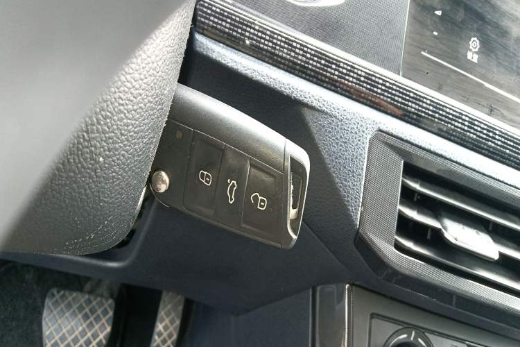 Used Volkswagen Lavida 2023 New Sharp 1.5L Automatic Excellent New Edition