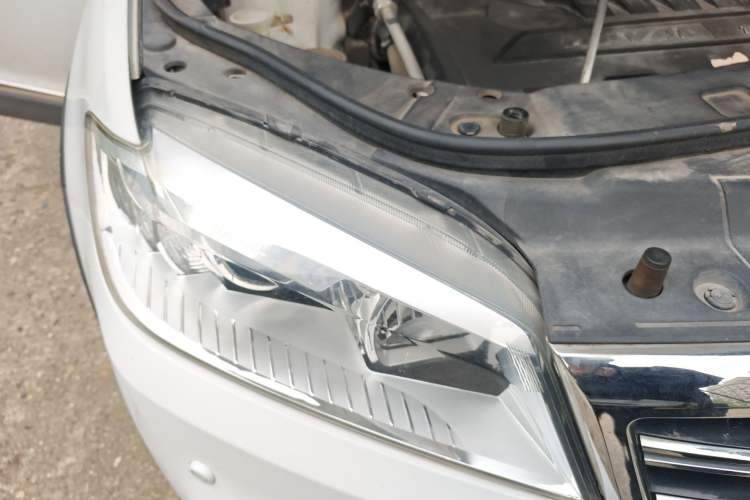 Used Haval H6 2014 Sport Version 1.5T Manual Two-Wheel Drive Elite Edition Right Front Headlight