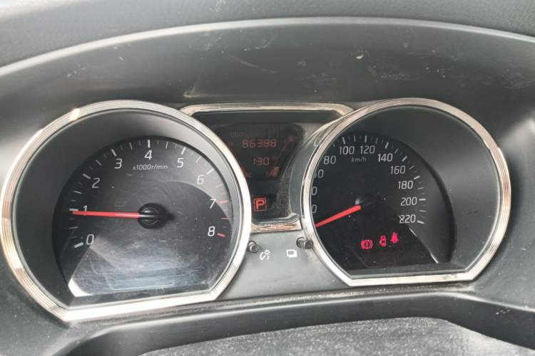 Used Nissan Livina 2015 1.6XE CVT Comfort Edition Odometer Close Up