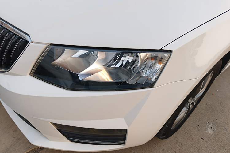 Used Skoda Octavia 2017 1.6L Manual Front-Wheel-Drive Version