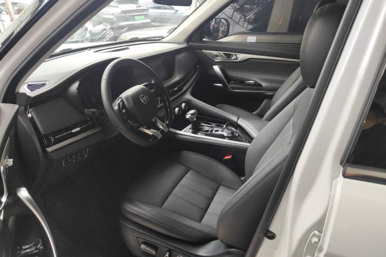 Used CHANGAN CS95 2021 2.0T Four-Wheel Drive Luxury Version
