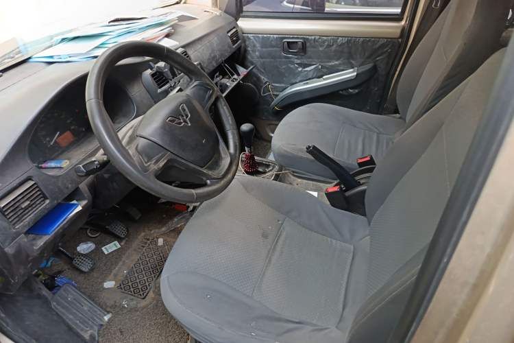 Used Wuling Rongguang 2019 1.5L Extended-Body Van Base Model with 5 Seats
