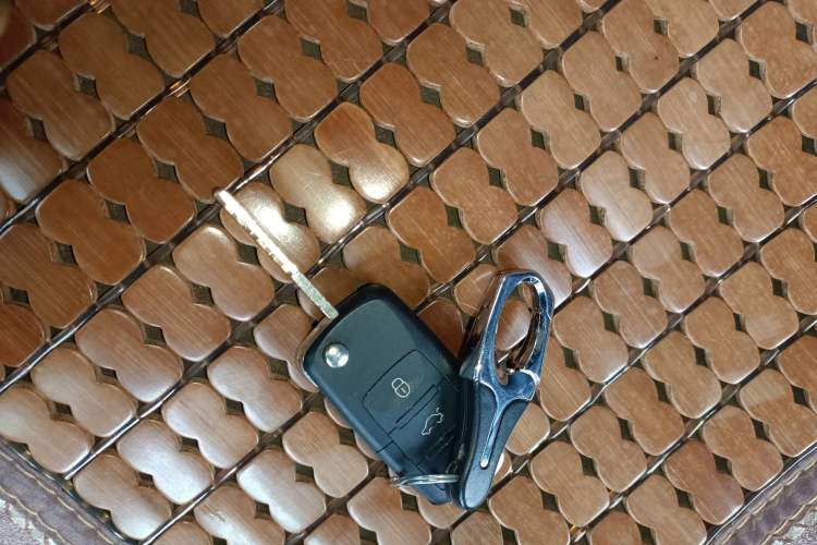 Used Ford Transit 2019 2.0T Diesel Multi-Purpose Commercial Vehicle Mid-Drive Mid-Roof 6-Seater China VI Standard