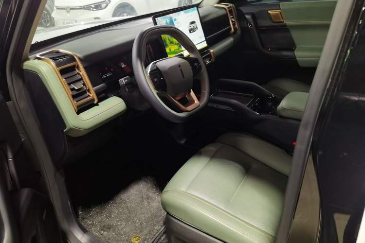 Used iCAR 03 2024 401km Range Two-Wheel Drive Standard Yuechao Version Interior 3