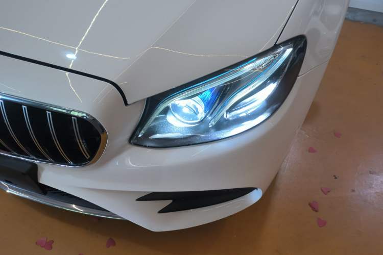 Used Mercedes-Benz E-Class 2016 E 300 L Sporty and Stylish Model Left Front Headlight