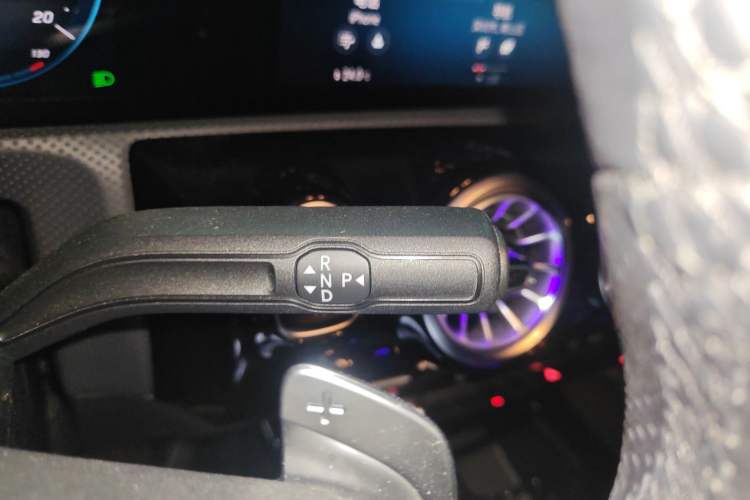 Used Mercedes-Benz A-Class 2022 Revised Version A 200 L Sport Sedan Fashionable Style Gear Lever