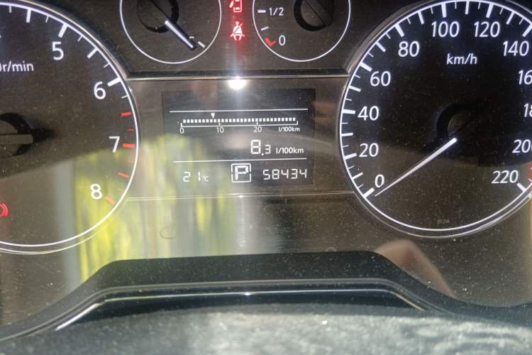 Used Nissan Tiida 2011 1.6L CVT Smart Version Odometer Close Up