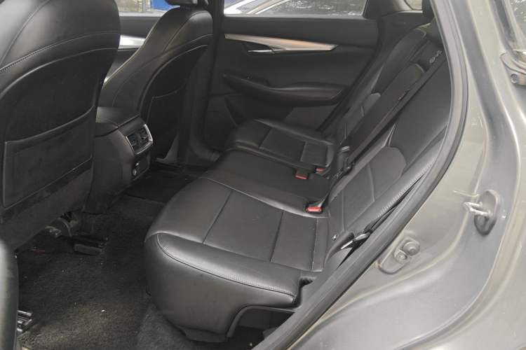 Used Infiniti QX50 2018 2.0T Two-Wheel Drive Fashion Edition Left Rear Seat