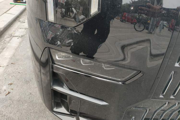 Used Zeekr 009 2022 ME Edition Right Front Headlight