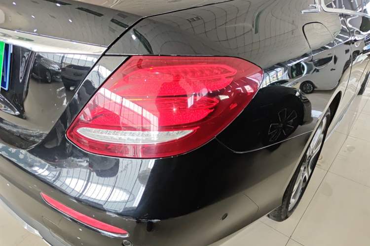 Used Mercedes-Benz E-Class 2016 E 300 L Sporty and Stylish Model