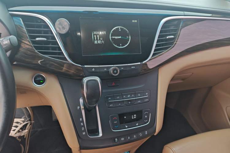 Used Buick GL8 2017 ES 28T Premium Version China V Standard Audio And AC Panel