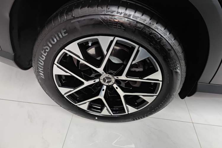 Used Mercedes-Benz GLC 2026 GLC 260 L 4MATIC Classic Edition Exterior 5