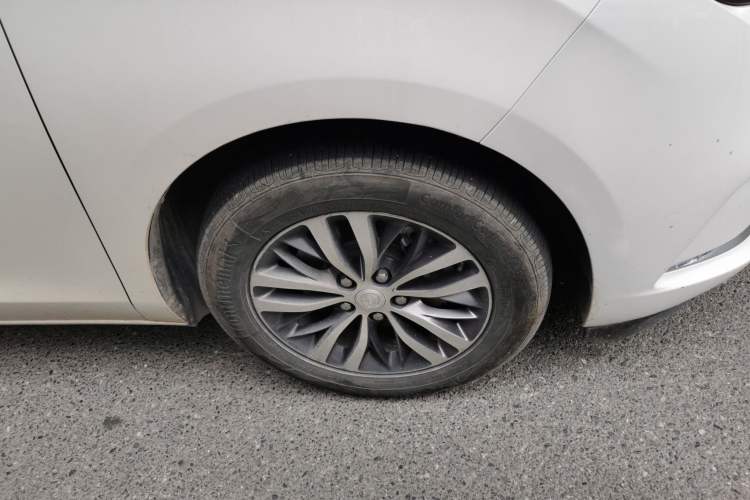 Used Buick GL8 2021 ES Landtrek 653T Comfort Edition Right Front Wheel Hub