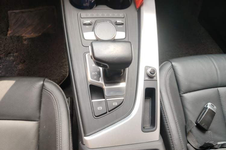 Used Audi A4L 2019 40 TFSI Fashion Edition China VI Emission Standard