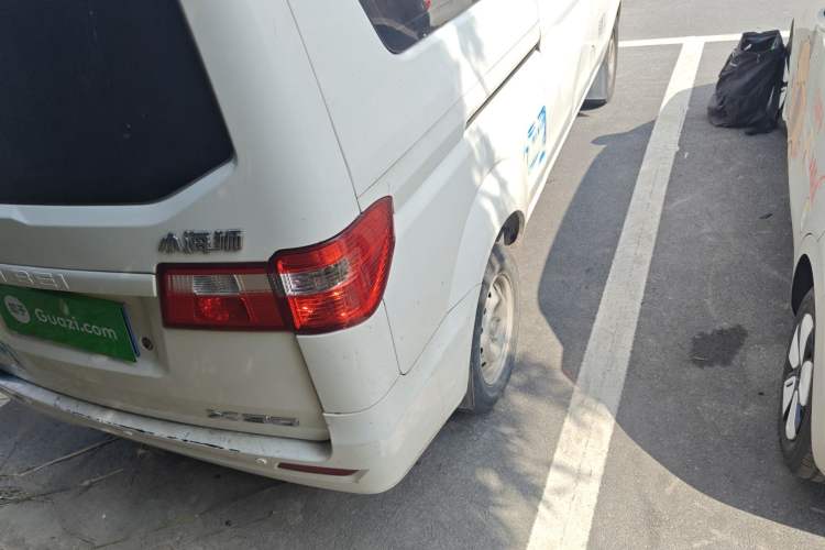 Used Jinbei Hiace X30 2023 1.5L Wealthy-Style Passenger Van 5/6/7-Seater Non-Air-Conditioned Version SWC15M
