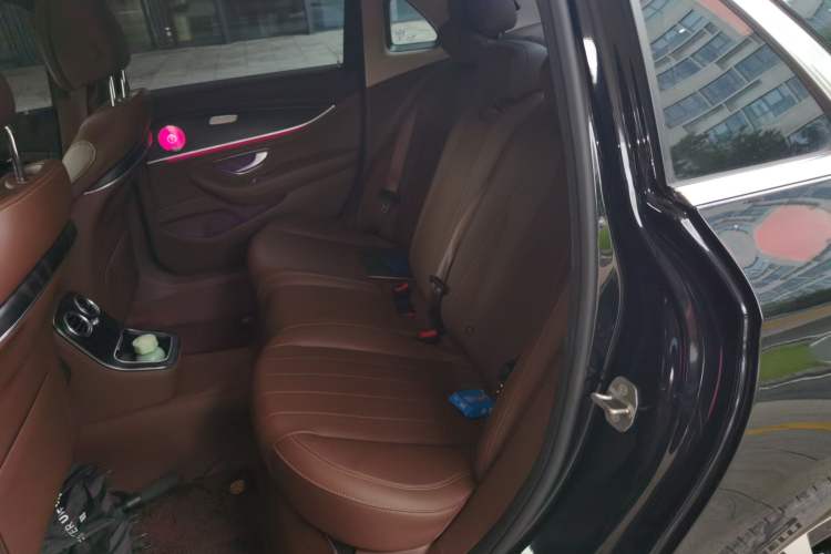 Used Mercedes-Benz E-Class New Energy 2022 Restyled E 350 e L Plug-in Hybrid Sedan Left Rear Seat