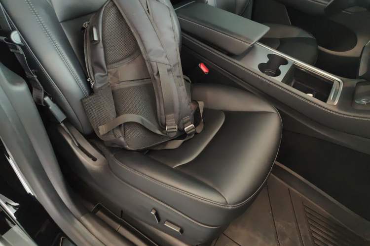 Used Tesla Model Y 2022 Long-Range All-Wheel-Drive Version
