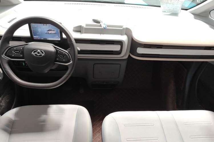 Used SAIC MAXUS Dana V1 2024 V1 Short Wheelbase Low-Roof Multi-Function Version (51 kWh)
