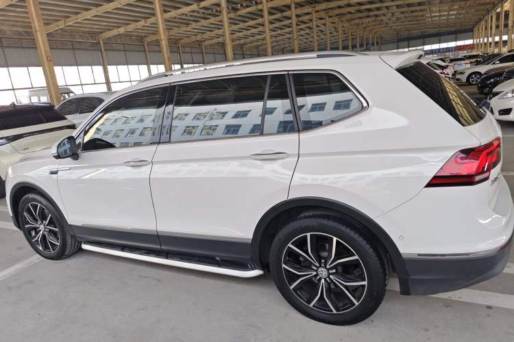 Used Volkswagen Tiguan L 2019 330TSI Automatic Two-Wheel Drive Smart Luxury Version China VI Standard
