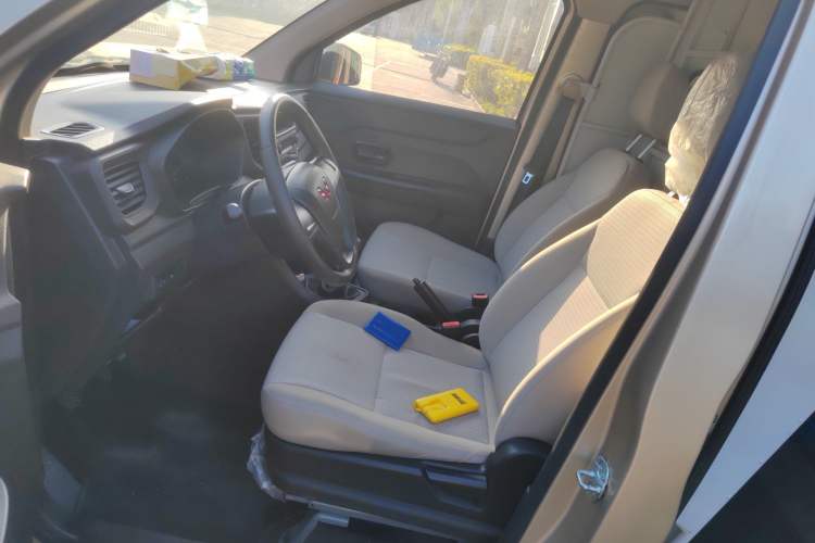 Used Wuling Hongguang V 2021 1.5L Jingqu Edition Enclosed-Window Vehicle LAR Left Front Seat