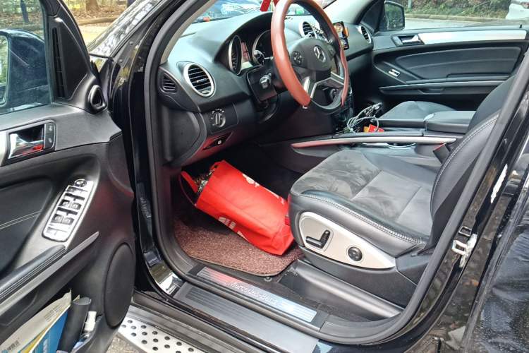 Used Mercedes-Benz M-Class 2010 ML 300 4MATIC
