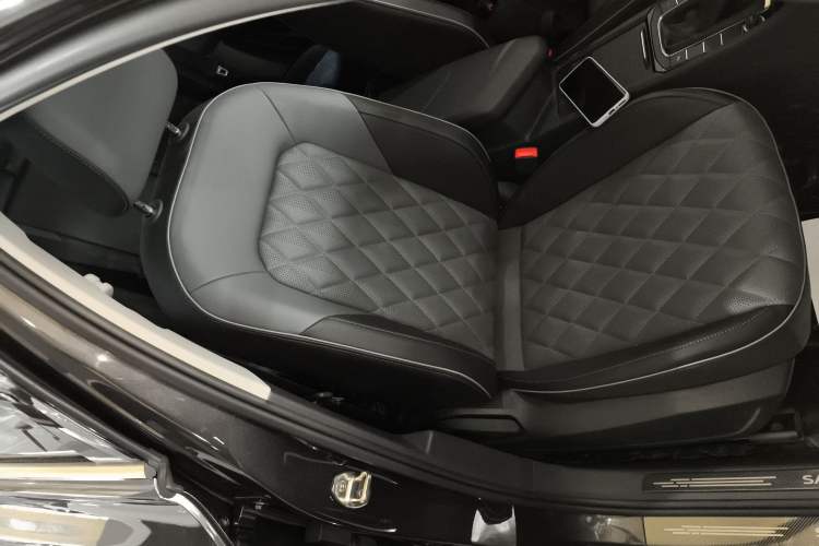 Used Volkswagen Sagitar 2023 300TSI DSG Excellence Edition Right Front Seat