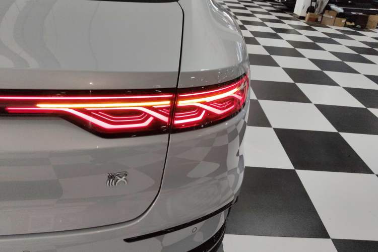 Used BYD Han 2025 DM-i 125KM Elite Model Right Rear Taillight