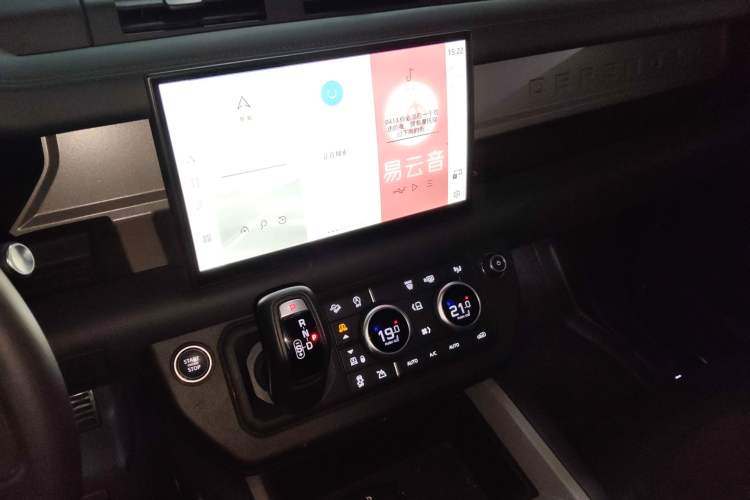 Used Land Rover Defender 2025 110 3.0T P400 X Audio And AC Panel