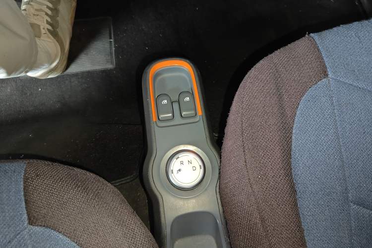 Used Baojun E100 2019 250KM Smart Drive Edition Gear Lever