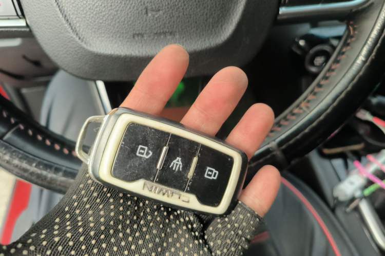 Used Cowin V3 2016 1.5L Manual SmartConnect II Comfort Edition Vehicle Key